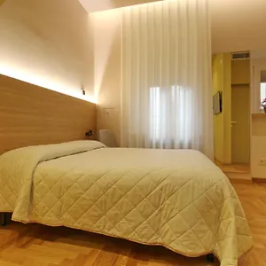 https://dea-rome-suites.it-romehotels.com